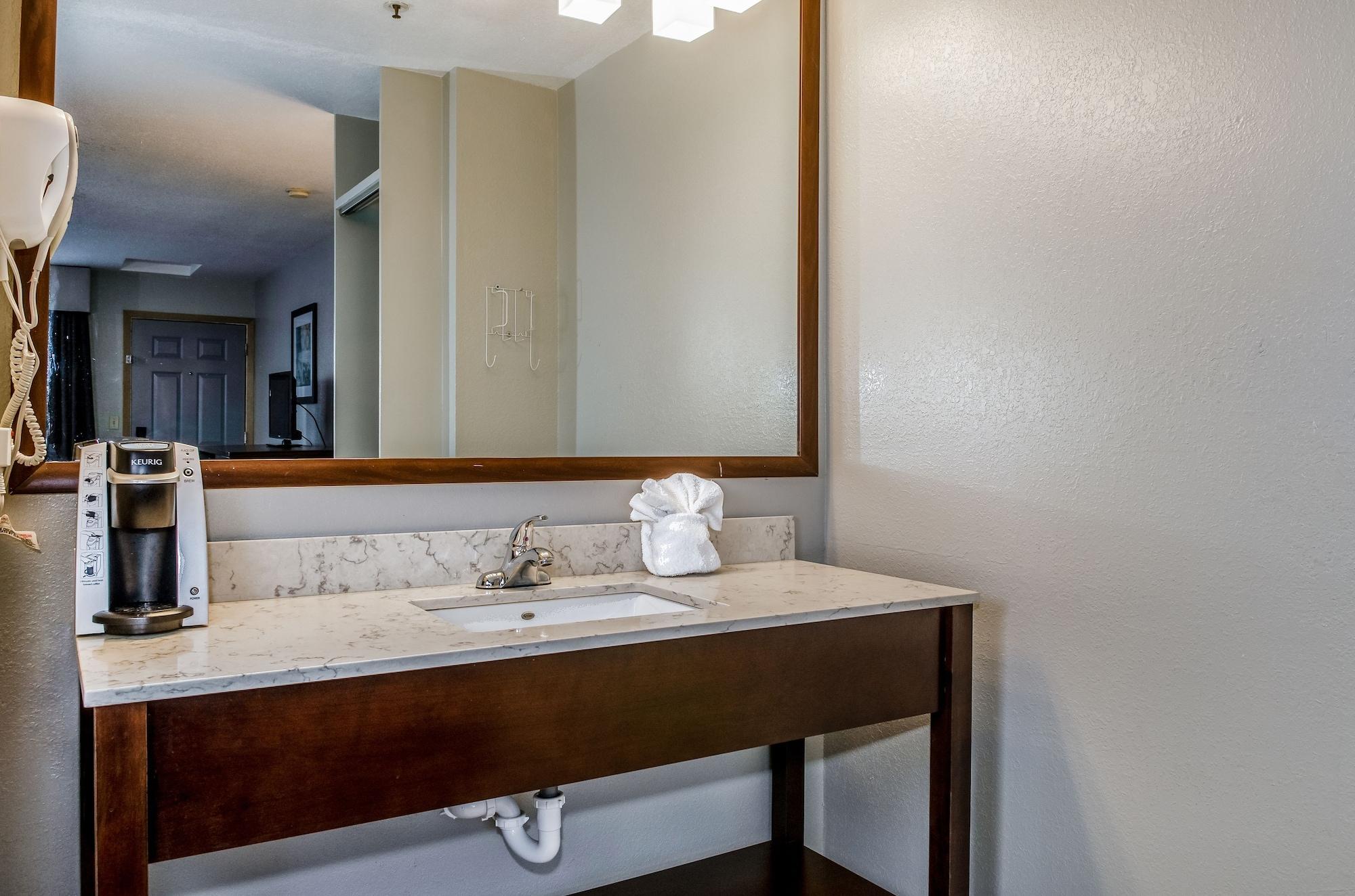 Clarion Hotel By Humboldt Bay Юрика Экстерьер фото