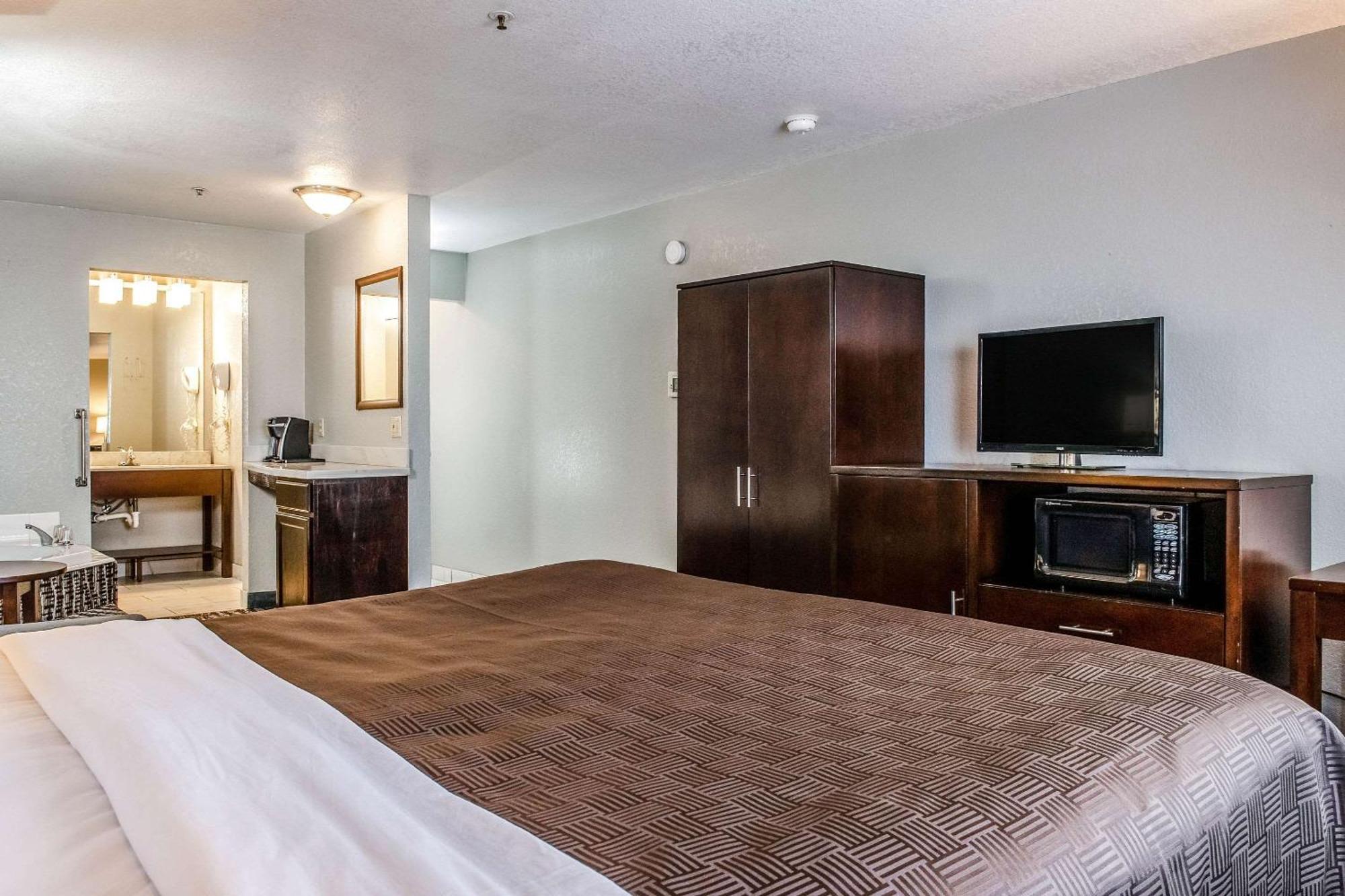 Clarion Hotel By Humboldt Bay Юрика Экстерьер фото