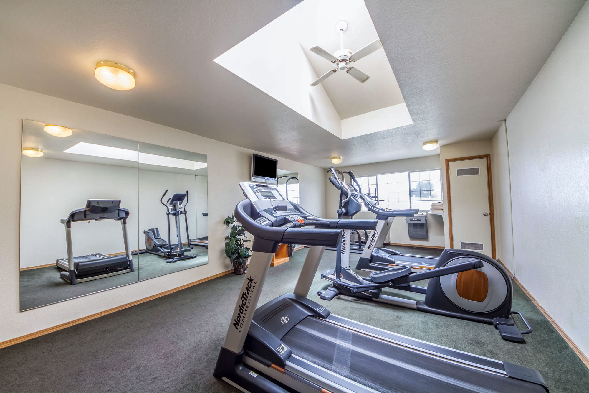 Clarion Hotel By Humboldt Bay Юрика Удобства фото